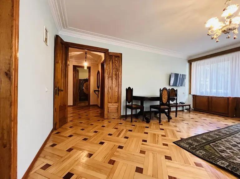 Wohnung mit 2 Schlafzimmern, 2. Mikrobezirk Nuzubidse-Plateau