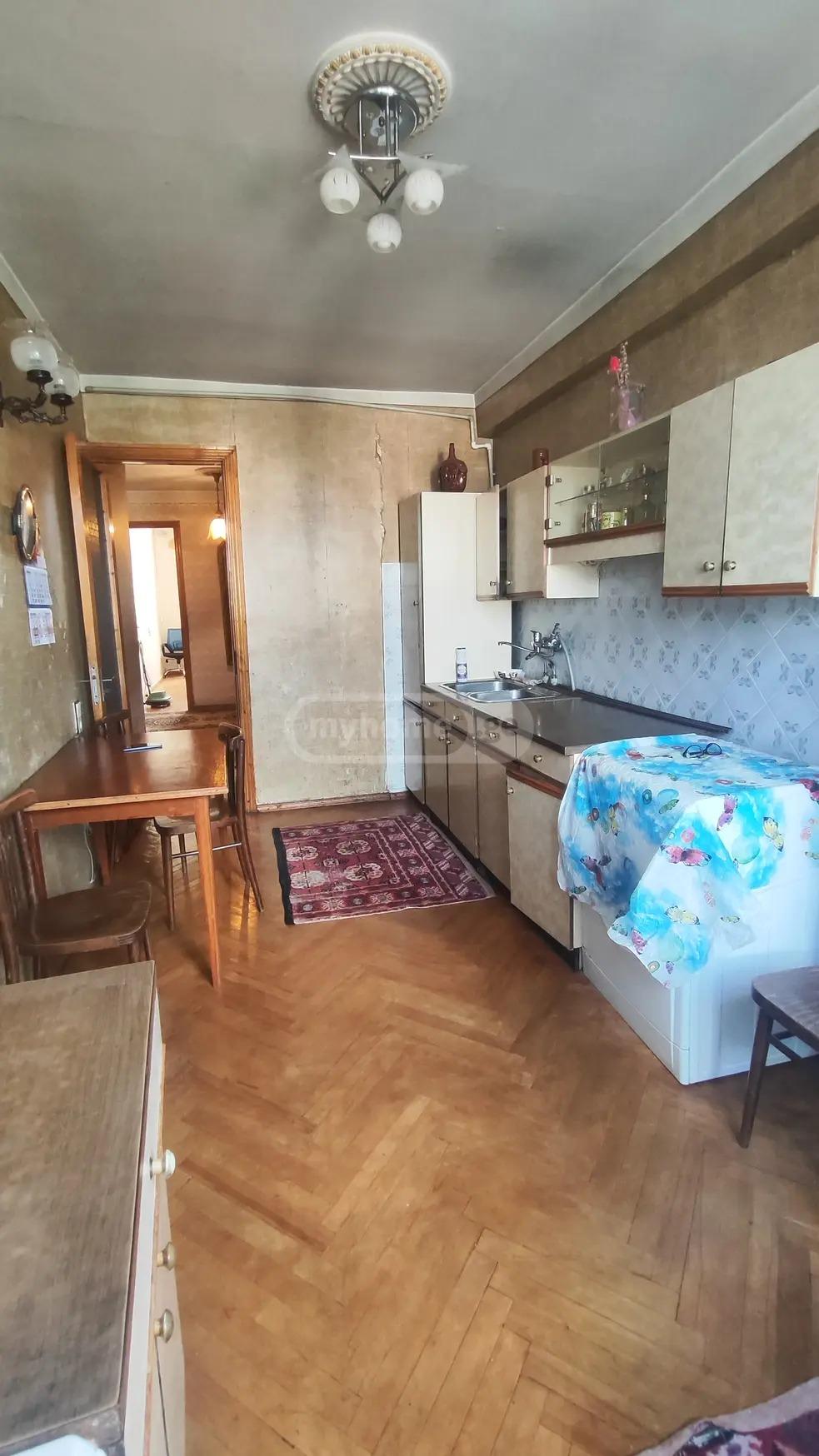 4部屋のマンション、გლდანი - IV მ/რ