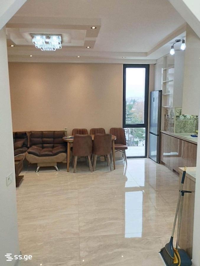 4部屋のマンション、Ghrmaghele