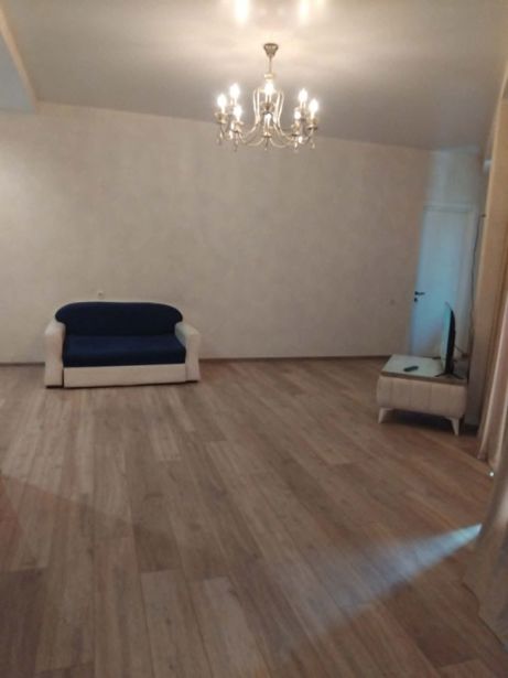 2部屋のマンション、Mukhiani