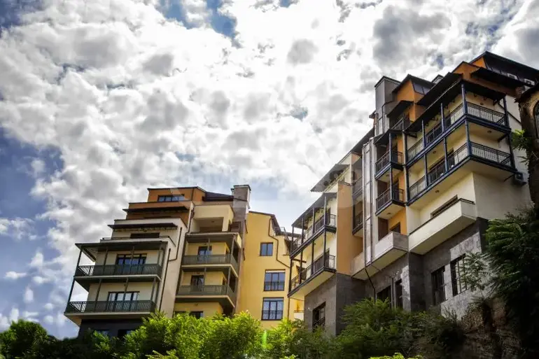3部屋のマンション、მარი ბროსეს ქუჩა