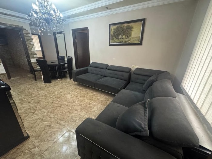 4-Zimmer-Wohnung, სელიმ ხიმშიაშვილის ქუჩა