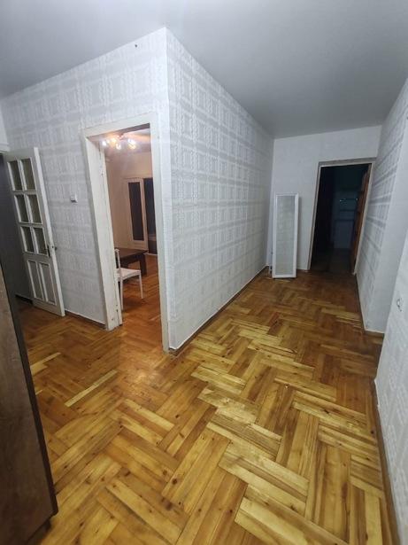 3部屋のマンション、მირიან მეფის ქუჩა