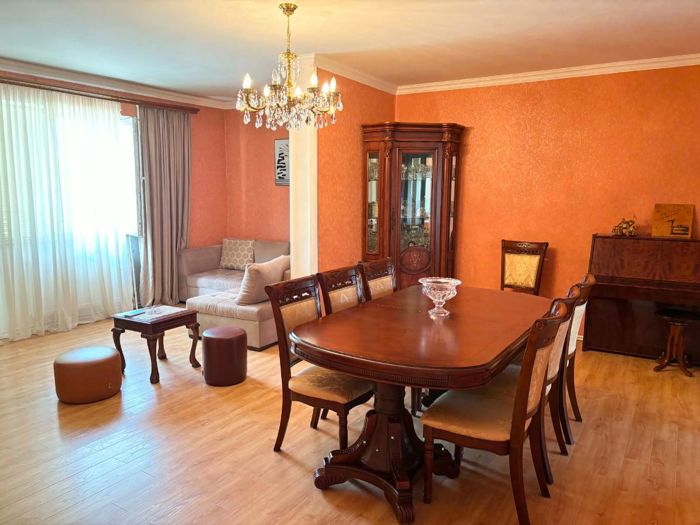 Wohnung mit 3 Schlafzimmern, 8. Mikrobezirk