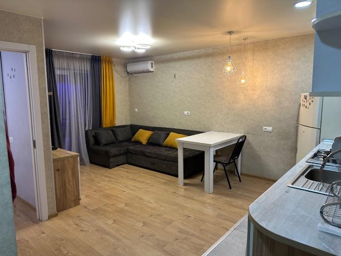 Wohnung mit 1 Schlafzimmer, Grigol-Robakidse-Prospekt