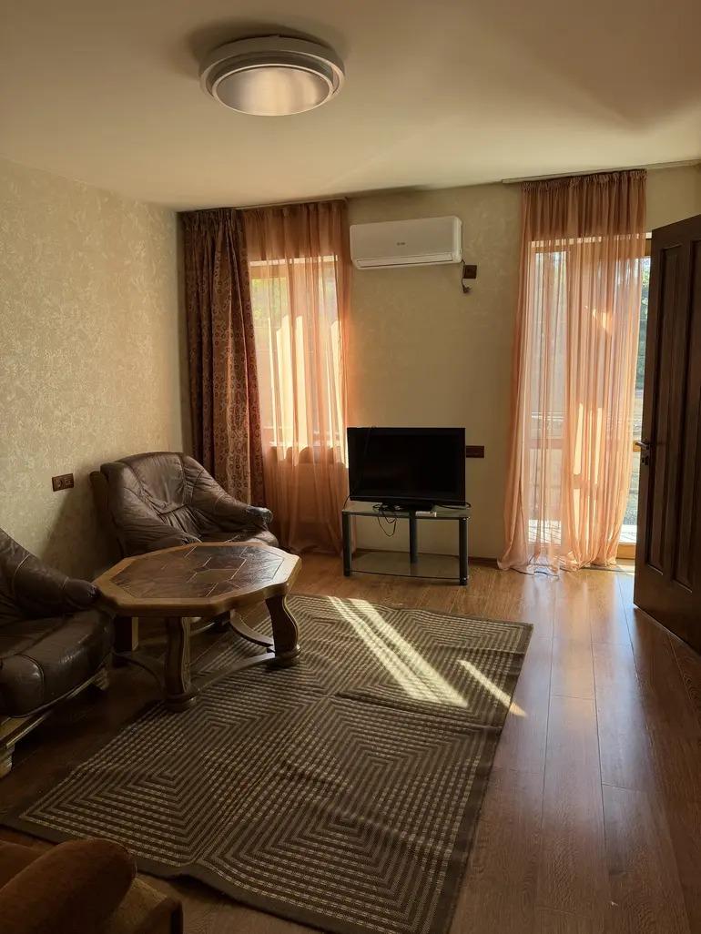 3部屋のマンション、ჩარგლის ქუჩა