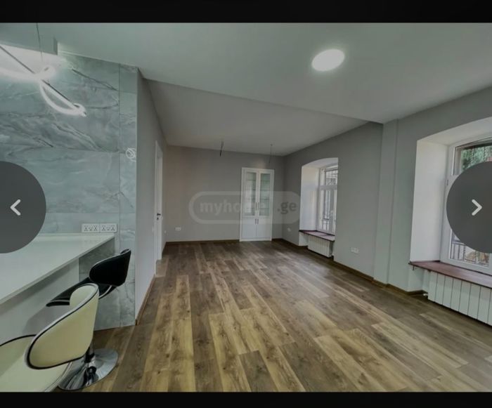 4-Zimmer-Wohnung, რევაზ თაბუკაშვილის ქუჩა