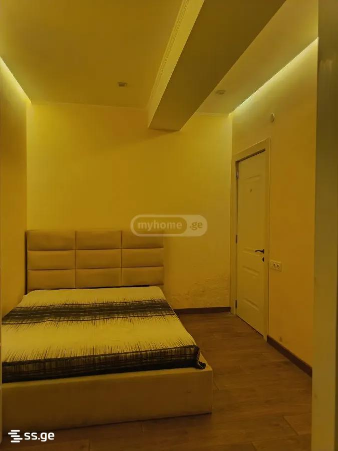 2 yatak odalı daire, İsani Sokağı