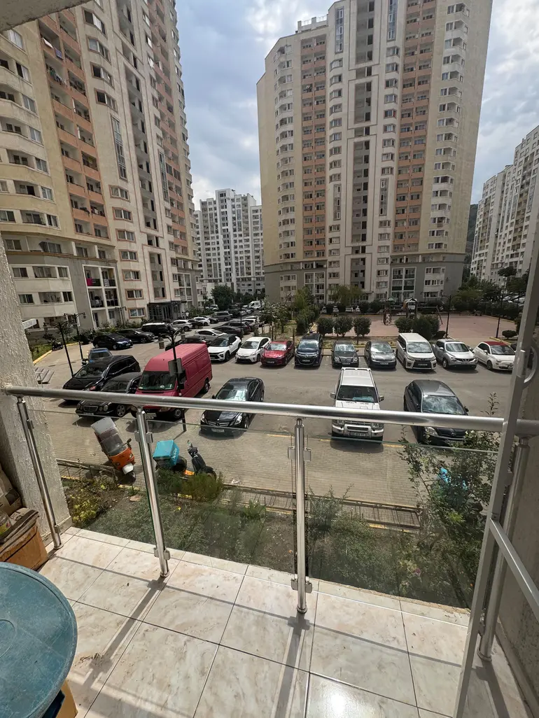 Wohnung mit 2 Schlafzimmern, Schota-Ndiraschwili-Straße