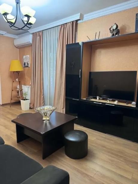 4部屋のマンション、გრიგოლ რობაქიძის გამზირი