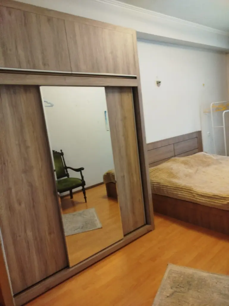 2-Zimmer-Wohnung, Dawit-Bakradse-Straße