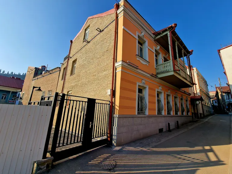 Квартира с 3 спальнями, улица Арутина Саят-Нова