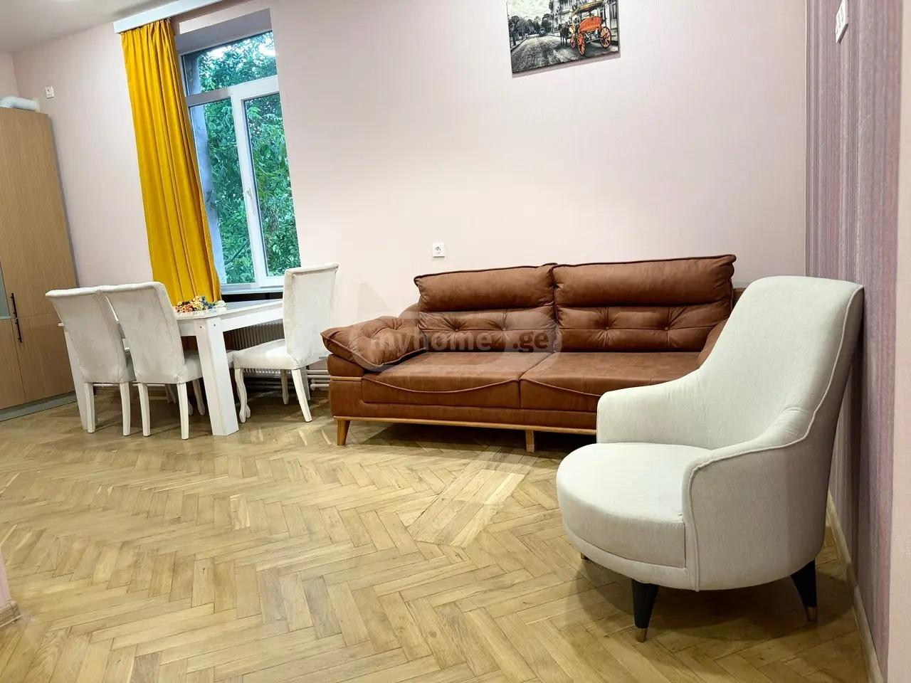 3-ოთახიანი ბინა, დავით აღმაშენებლის გამზირი