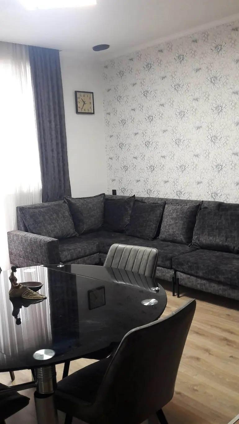 3 yatak odalı daire, Kindzmarauli Sokağı