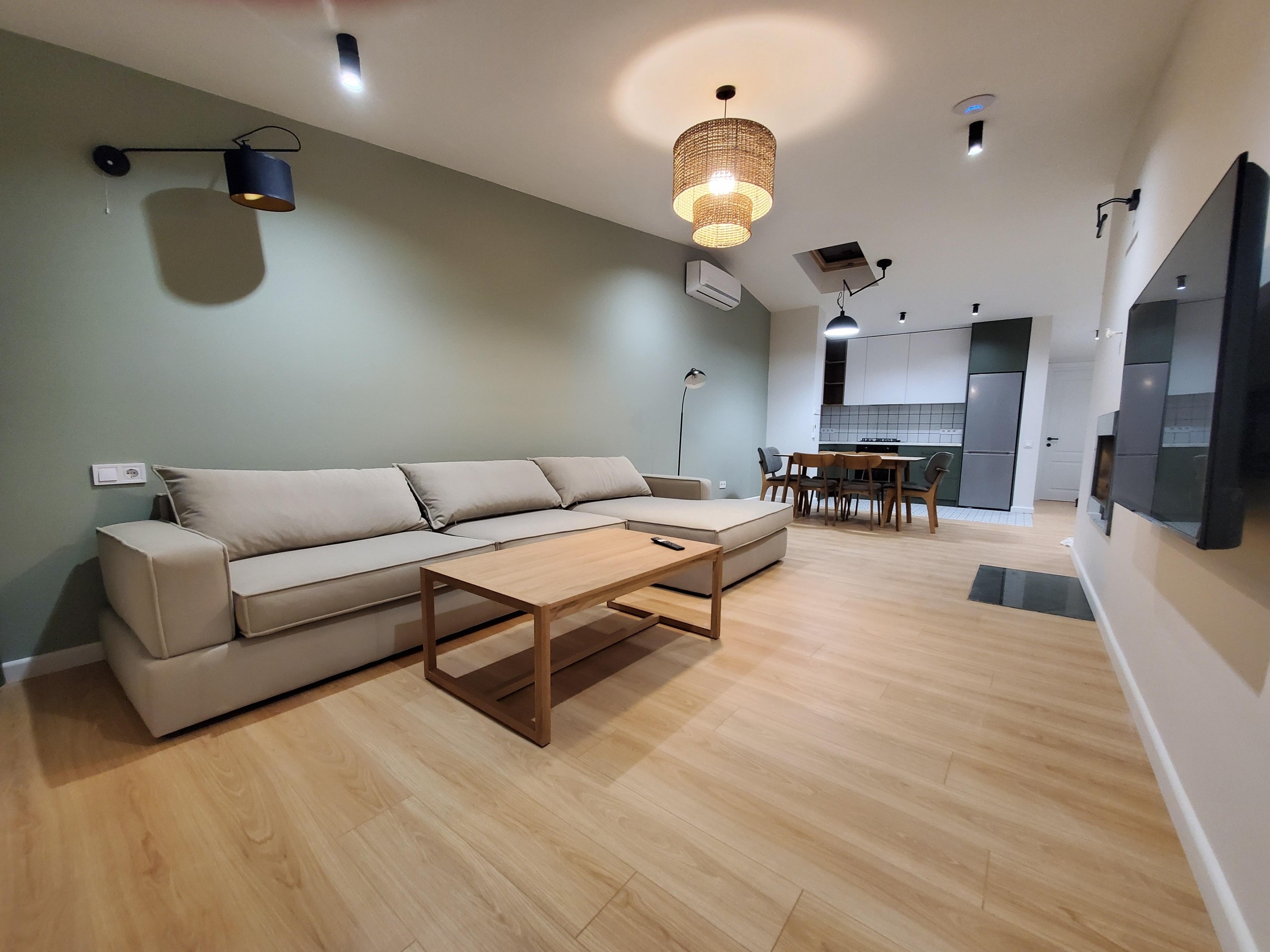 3部屋のマンション、ნინო ჟვანიას ქუჩა