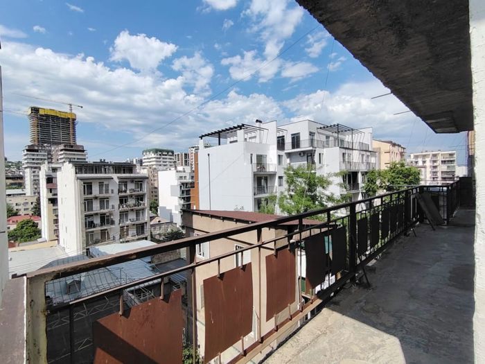 4部屋のマンション、Sairmis Gora