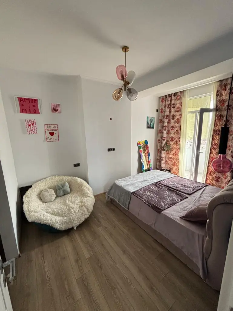 3部屋のマンション、ევგენი მიქელაძის ქუჩა