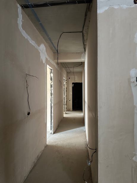8部屋のマンション、მიხეილ ბურძგლას ქუჩა