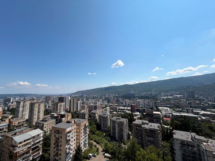 Квартира с 3 спальнями, улица Пааты Датуашвили