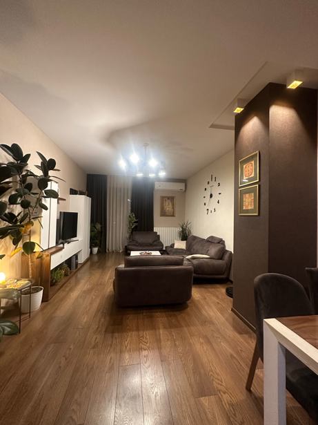 Wohnung mit 2 Schlafzimmern, Grigol-Robakidse-Prospekt