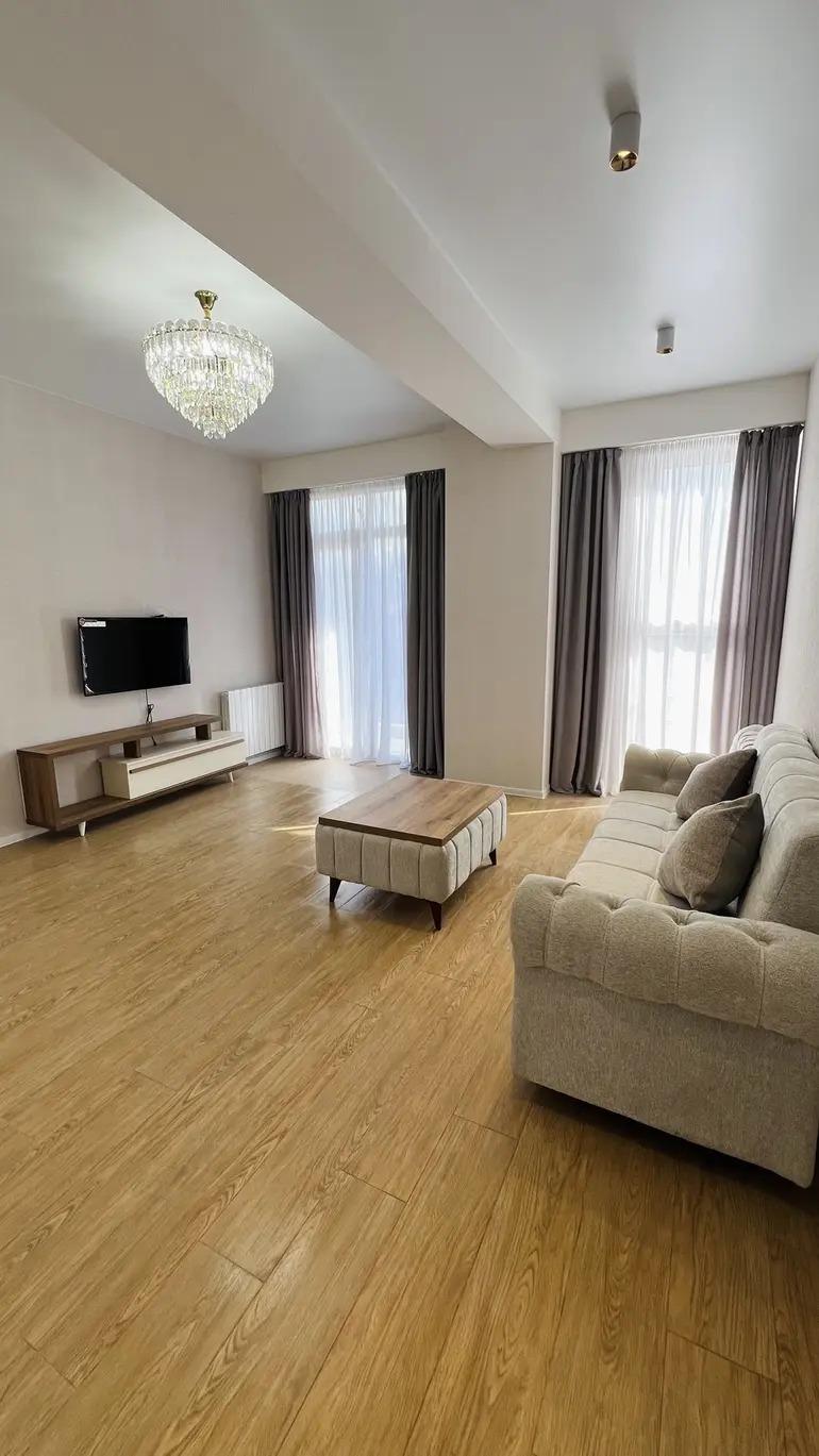 3部屋のマンション、რამაზ შენგელიას ქუჩა