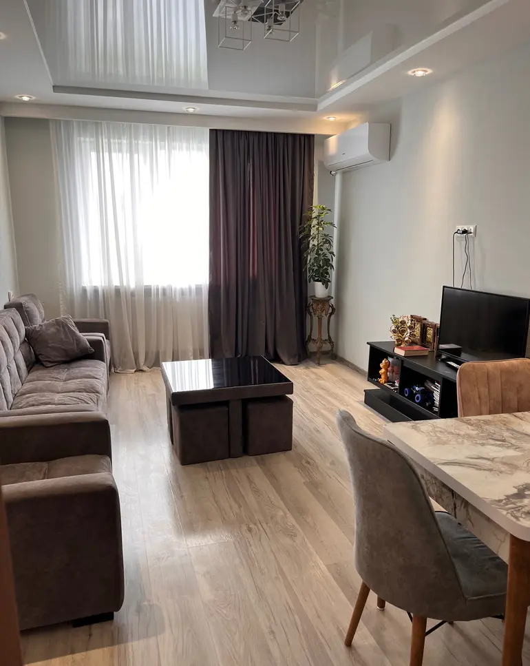 4部屋のマンション、ბერი გაბრიელ სალოსის გამზირი