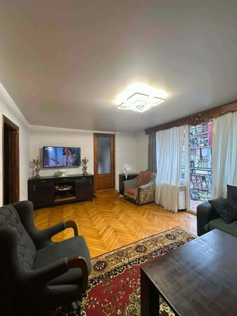 Wohnung mit 2 Schlafzimmern, Iwane-Dschawachischwili-Straße