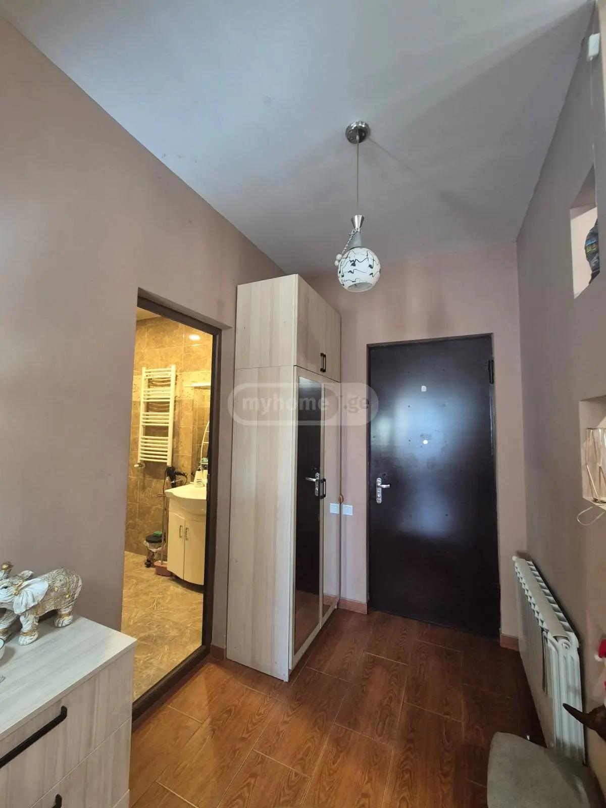 Wohnung mit 2 Schlafzimmern, Grigol-Robakidse-Prospekt