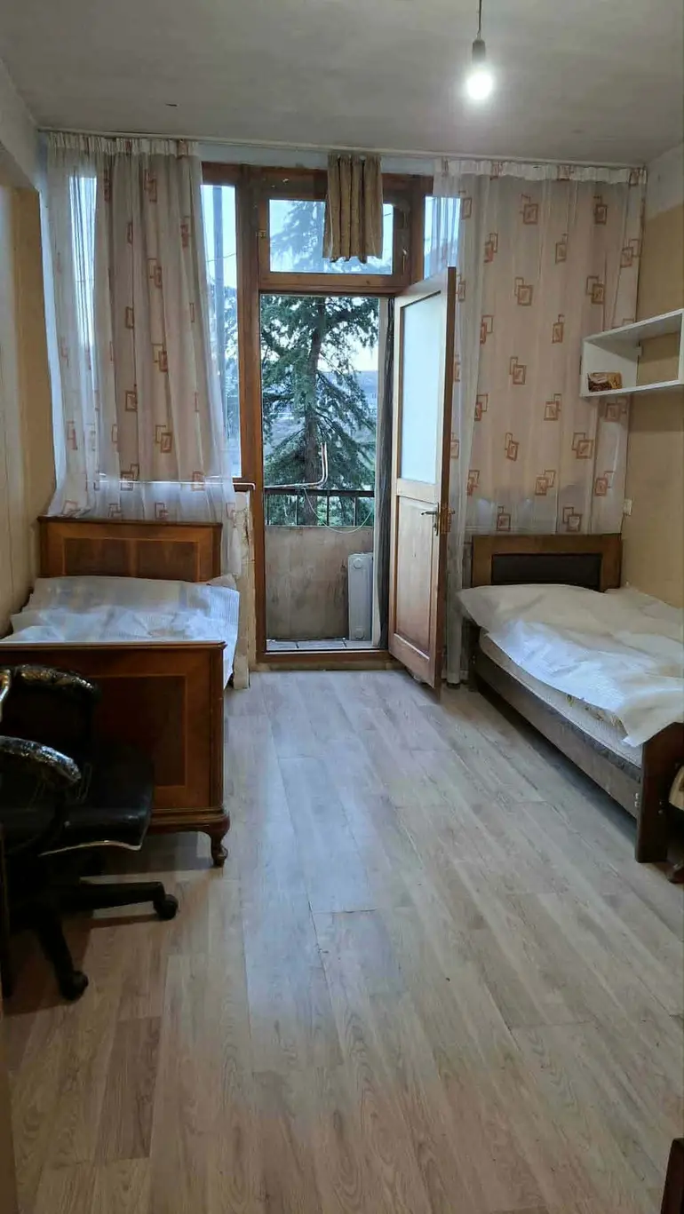 1 odalı daire, Tskneti Yolu