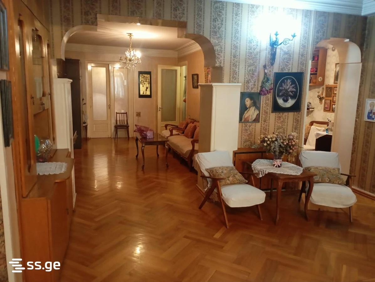 Wohnung mit 1 Schlafzimmer, Zotne-Dadiani-Straße