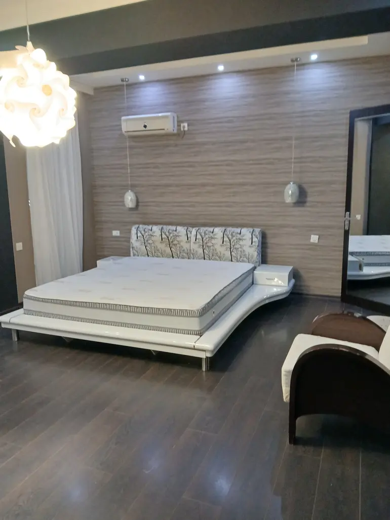 Wohnung mit 4 Schlafzimmern, M.-Tschachawa-Straße