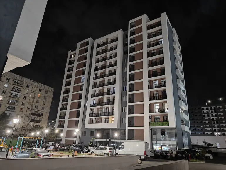 Wohnung mit 2 Schlafzimmern, Amiran-Phanzulaia-Straße
