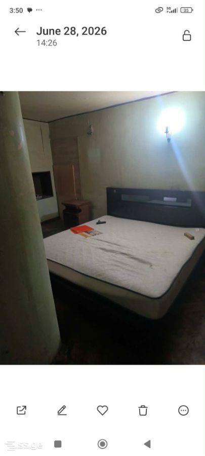 1-Zimmer-Wohnung, სიმონ ჯანაშიას ქუჩა