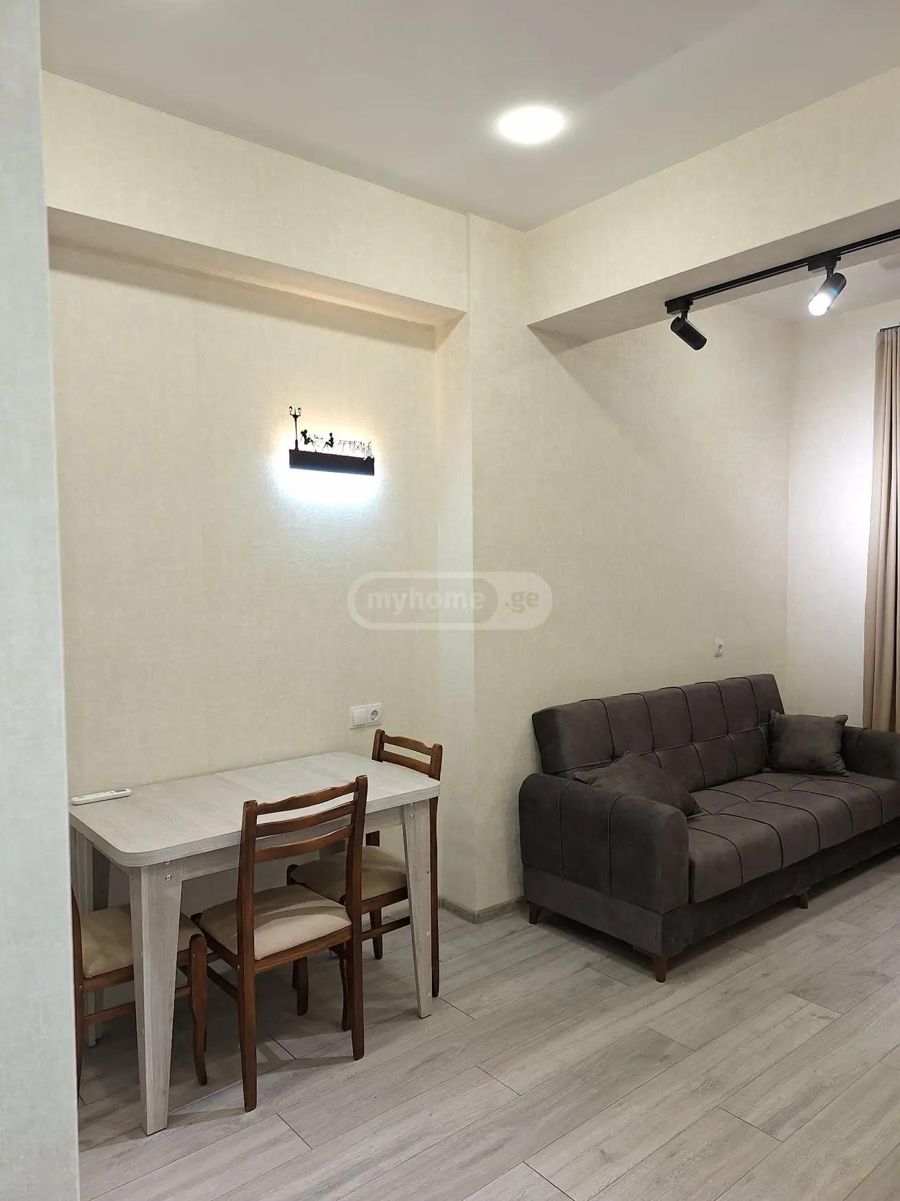 2-Zimmer-Wohnung, ანაპის 414-ე დივიზიას ქუჩა