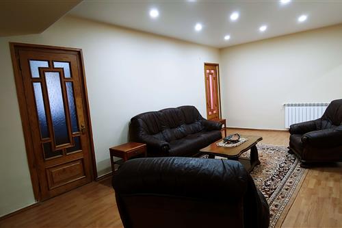 3部屋のマンション、გრიგოლ რობაქიძის გამზირი